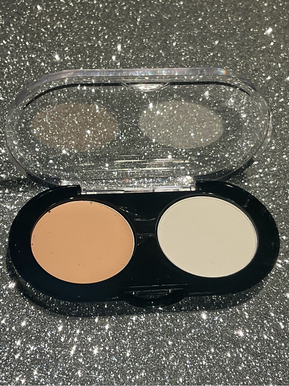 Bobbi Brown Creamy Concealer in BEIGE/PALE YELLOW - Picture 4 of 7